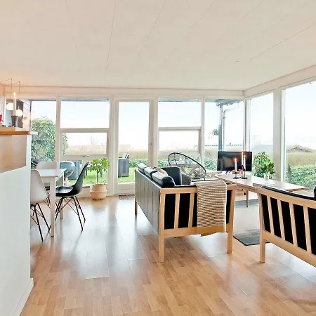 Three-bedroom Holiday In 8 Hébergement de vacances