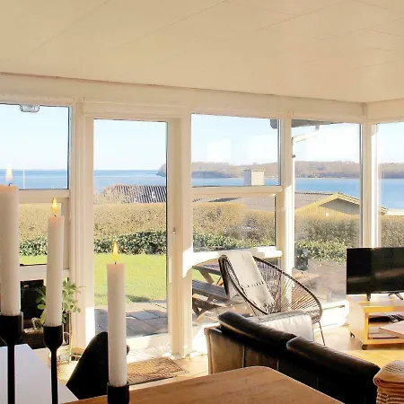 Three-bedroom Holiday In 8 * Hejls