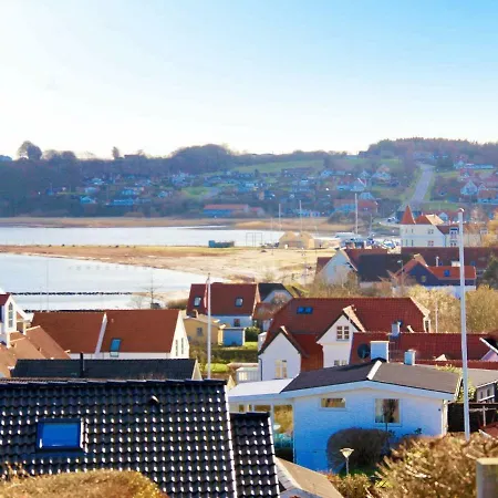 Three-bedroom Holiday In 8 Hébergement de vacances