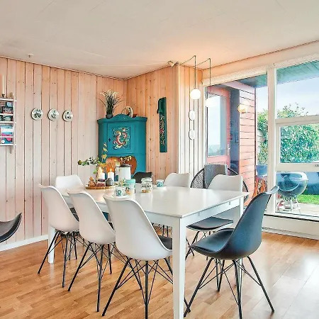 Three-bedroom Holiday In 8 Hébergement de vacances Hejls